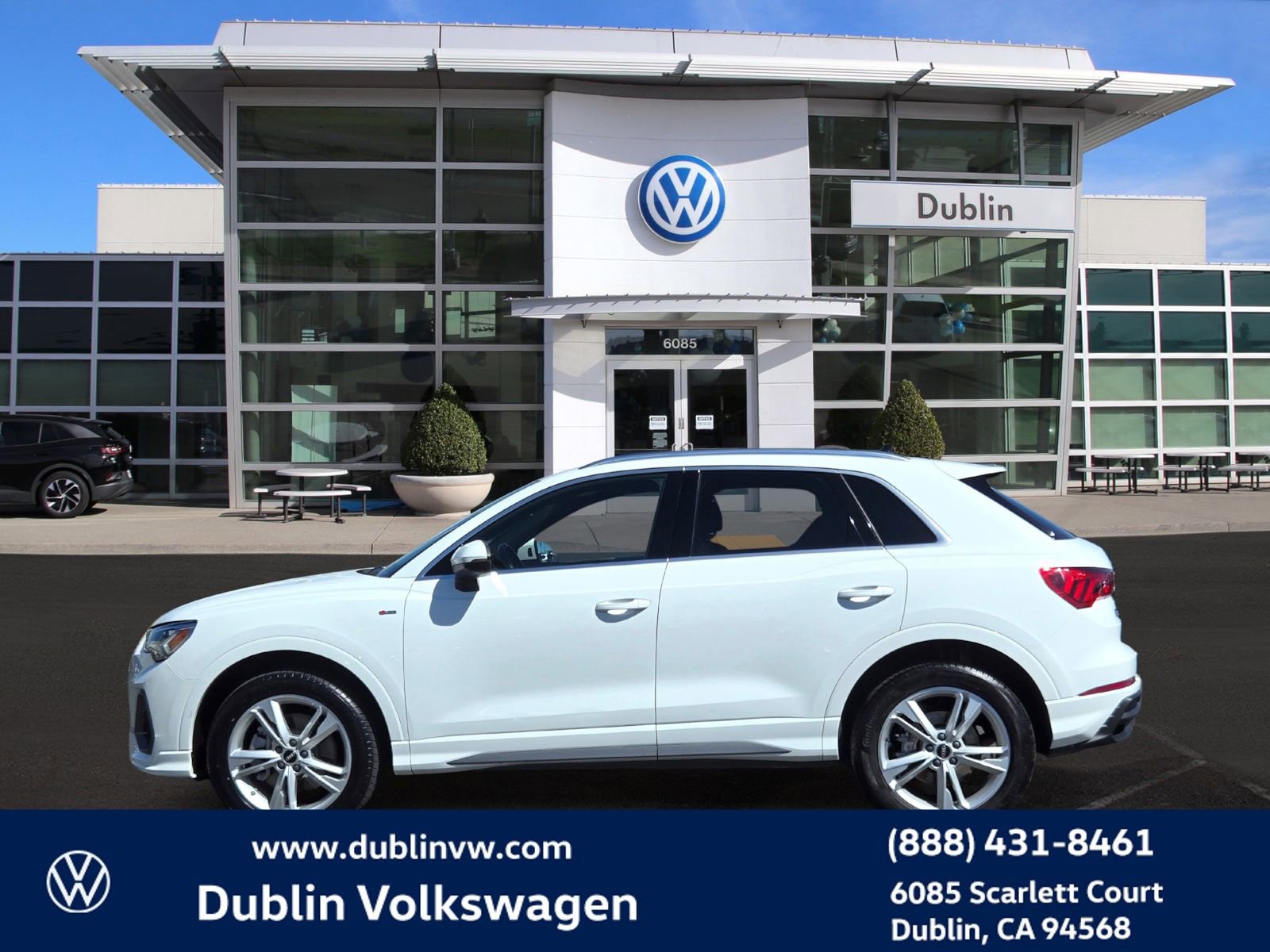 Used 2023 Audi Q3 2.0T Premium w/ 19" Wheel Package image 7