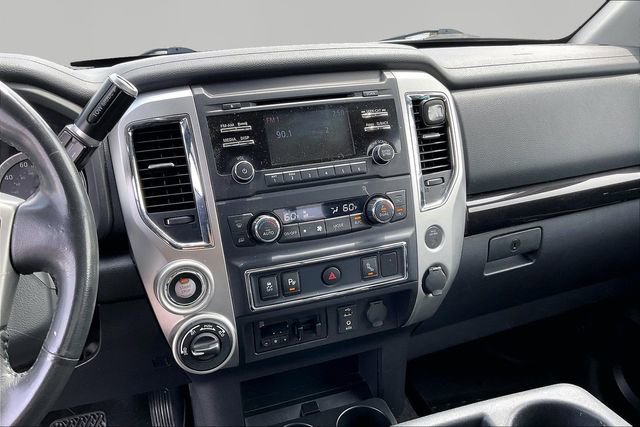 Used 2017 Nissan Titan SV AWD/4WD image 9