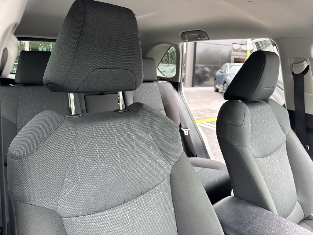 Used 2024 Toyota RAV4 XLE FWD image 46