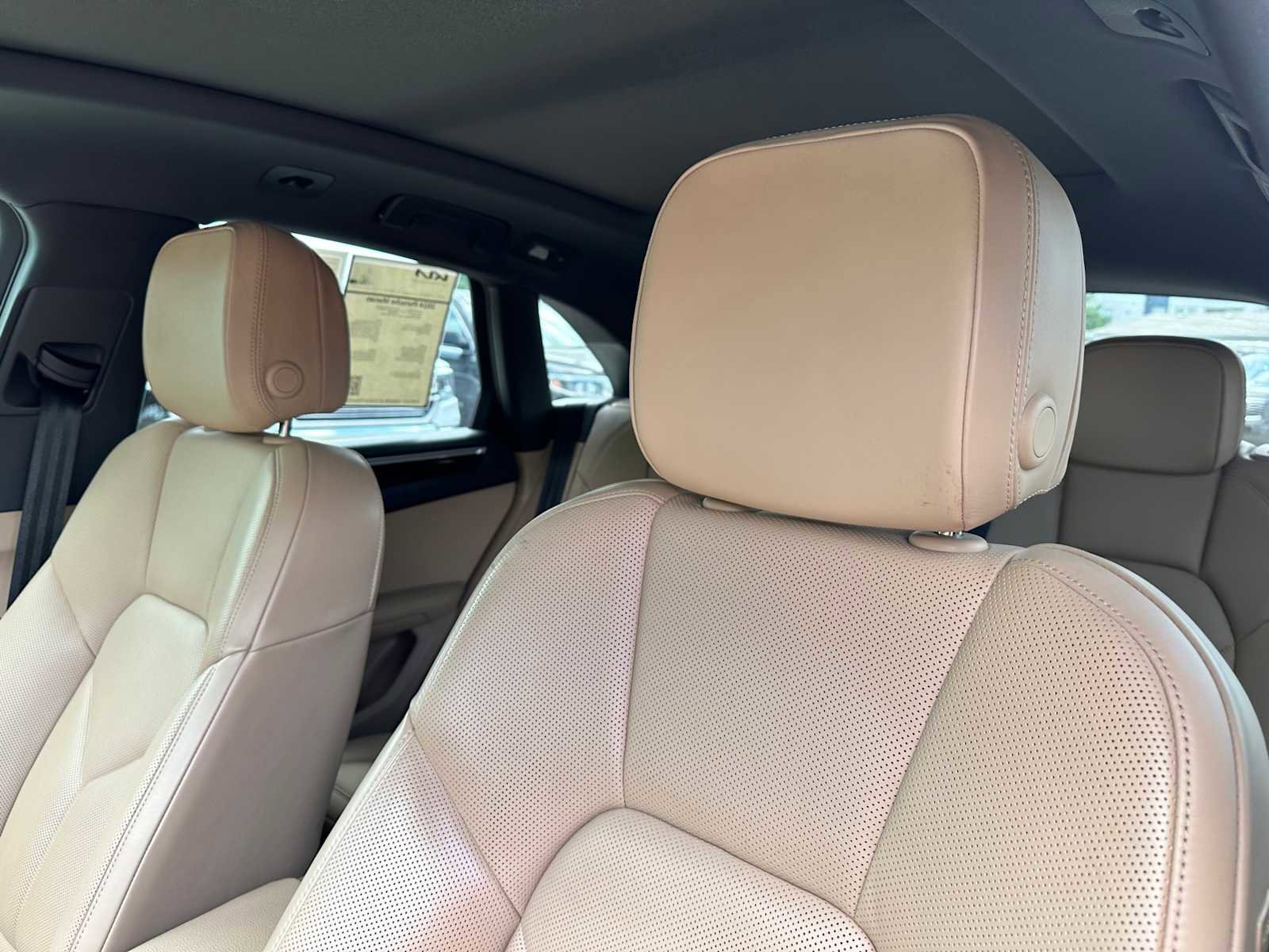 Used 2024 Porsche Macan w/ Premium Plus Package image 10