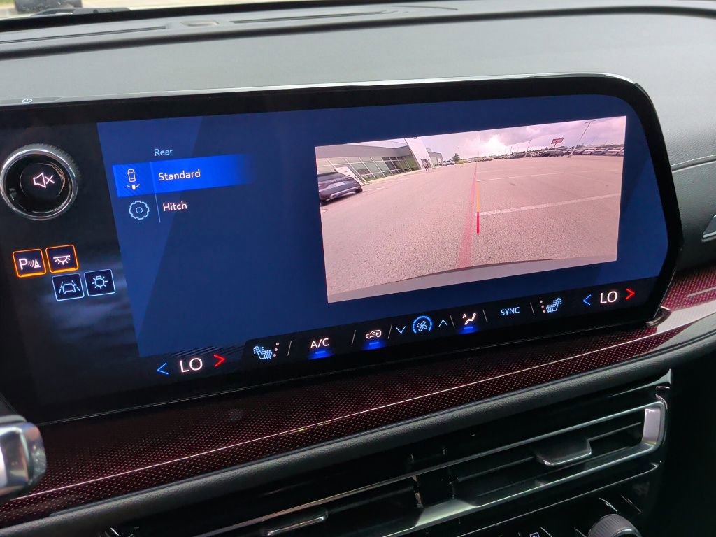 Used 2025 Chevrolet Traverse Z71 AWD/4WD image 24