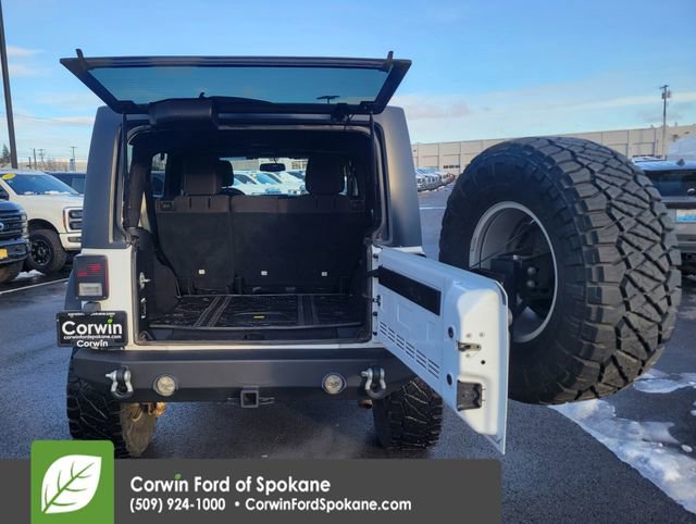 Used 2015 Jeep Wrangler Unlimited Rubicon w/ Connectivity Group image 24