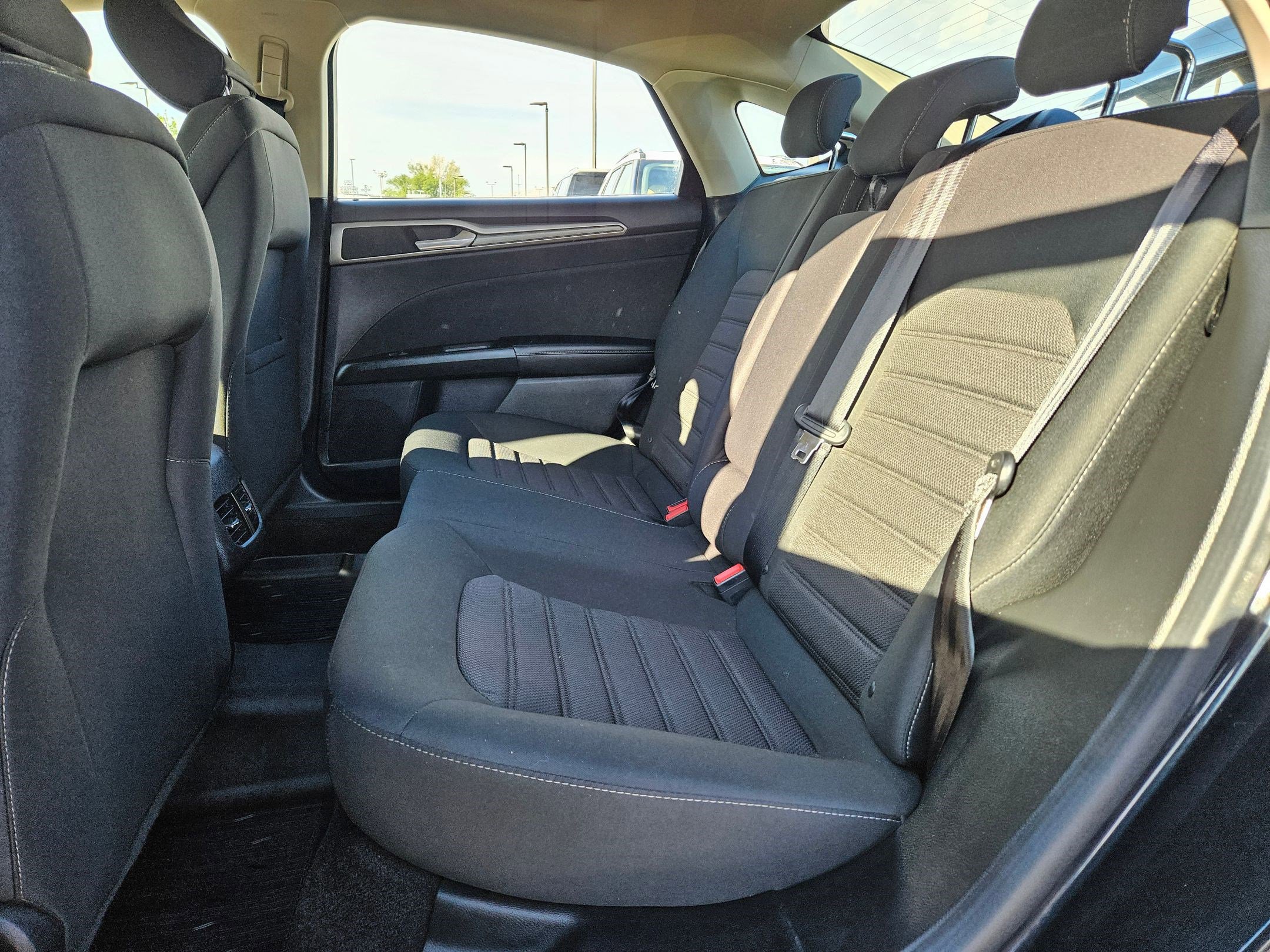 Used 2020 Ford Fusion SE AWD/4WD image 29