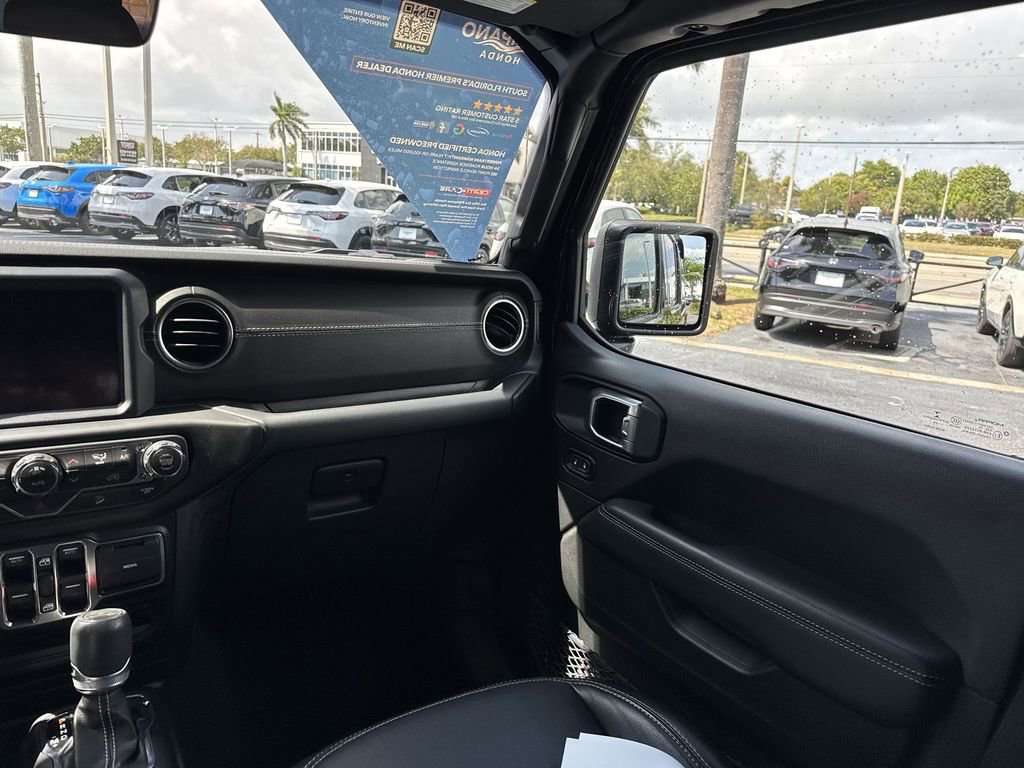 Used 2019 Jeep Wrangler Unlimited Sahara AWD/4WD image 11