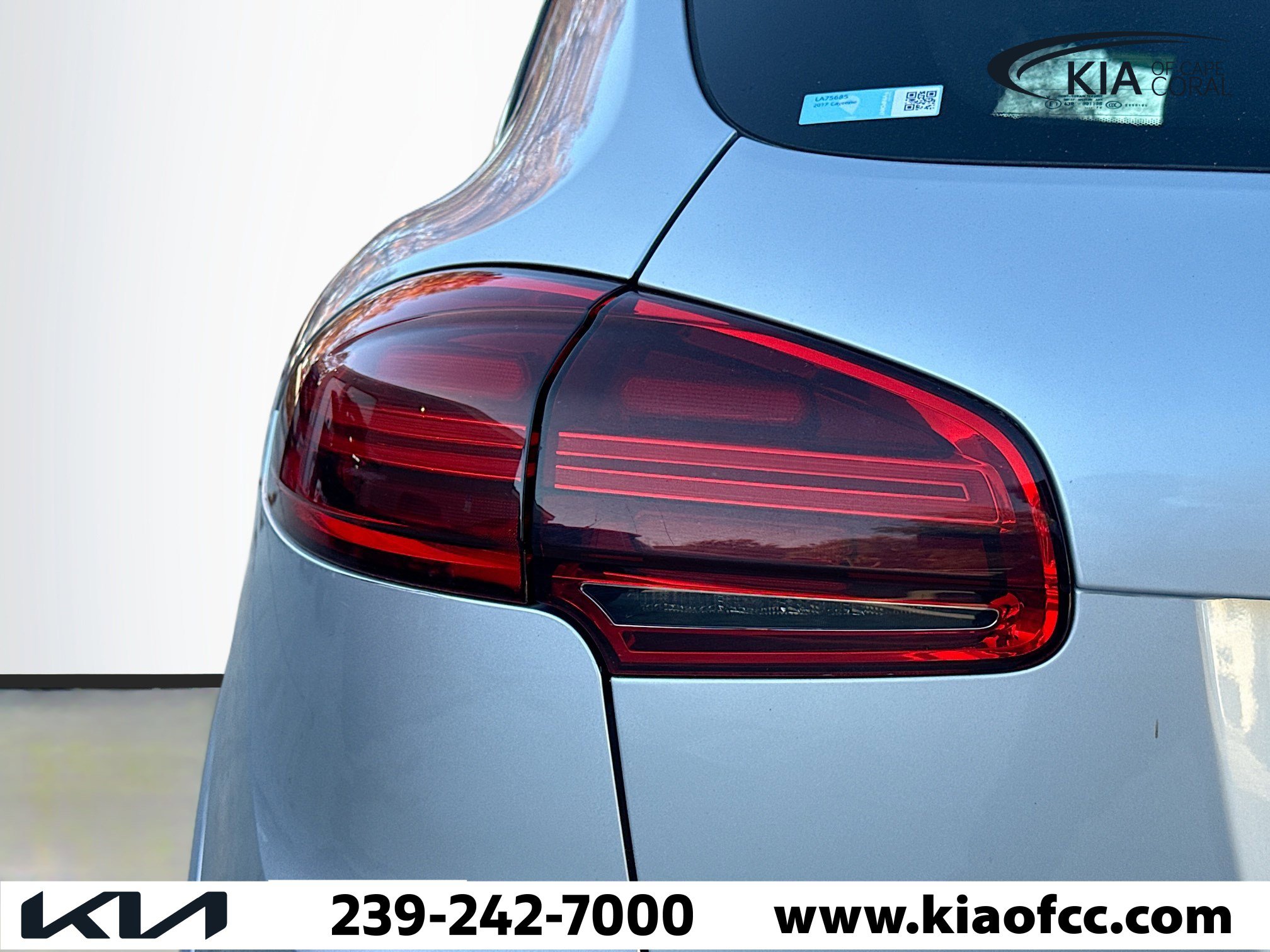 Used 2017 Porsche Cayenne S image 9