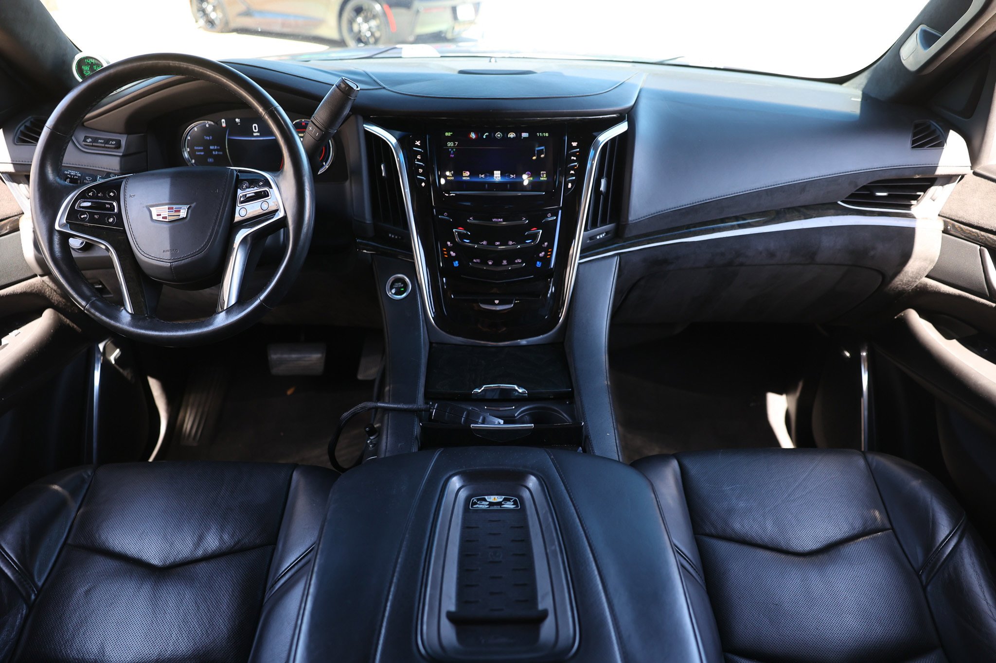 Used 2016 Cadillac Escalade Platinum AWD/4WD image 2