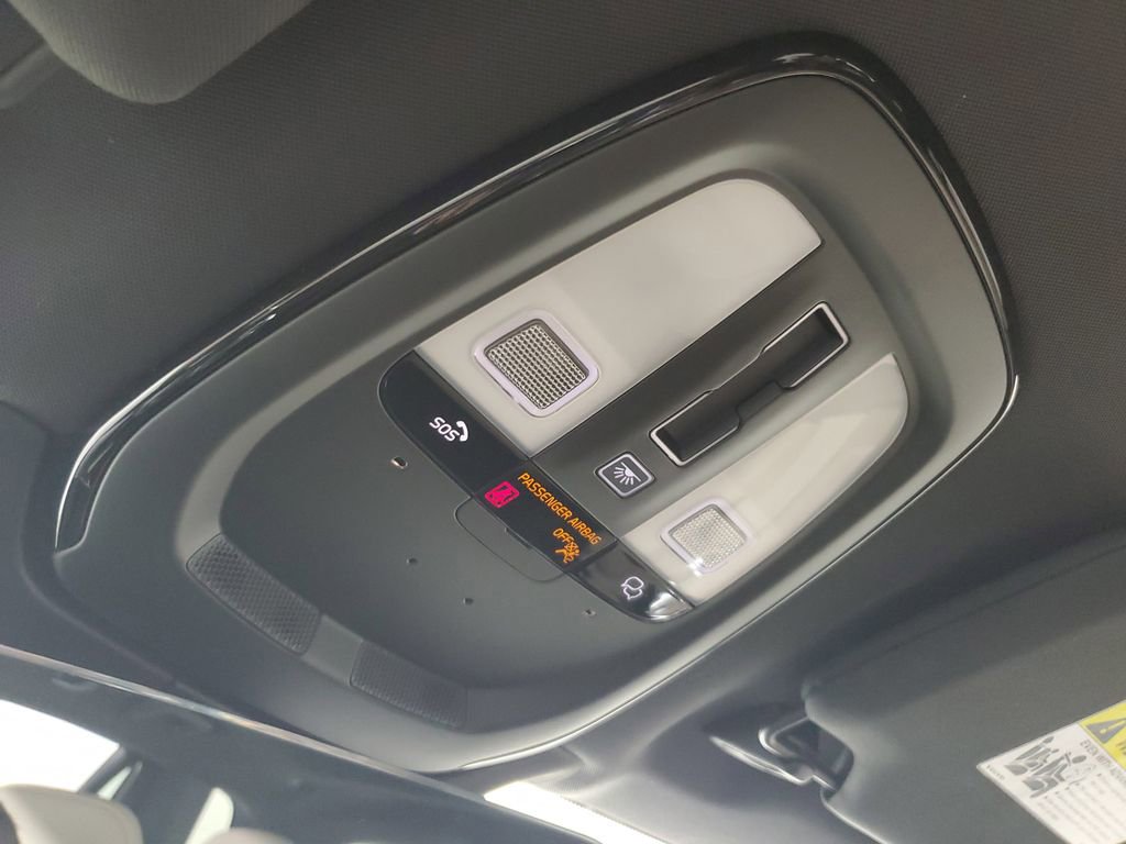 Certified 2025 Volvo XC90 B6 Plus image 36