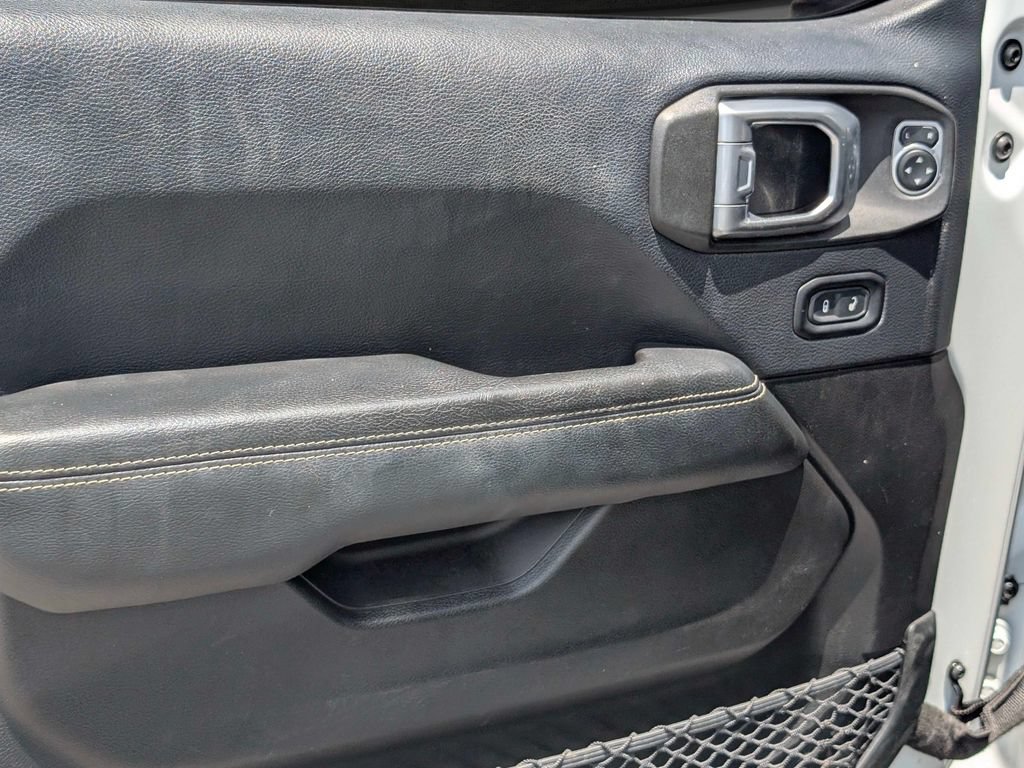 Used 2019 Jeep Wrangler Unlimited Sahara w/ Uconnect 4C Nav & Sound Group AWD/4WD image 13