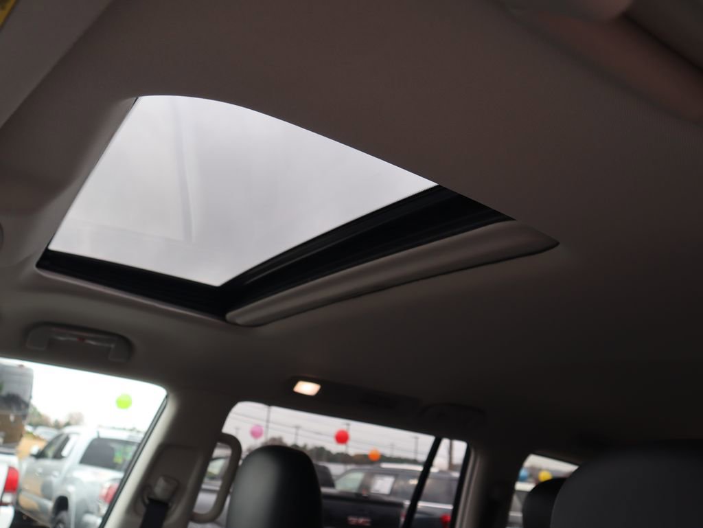 Used 2024 Nissan Armada SL image 15