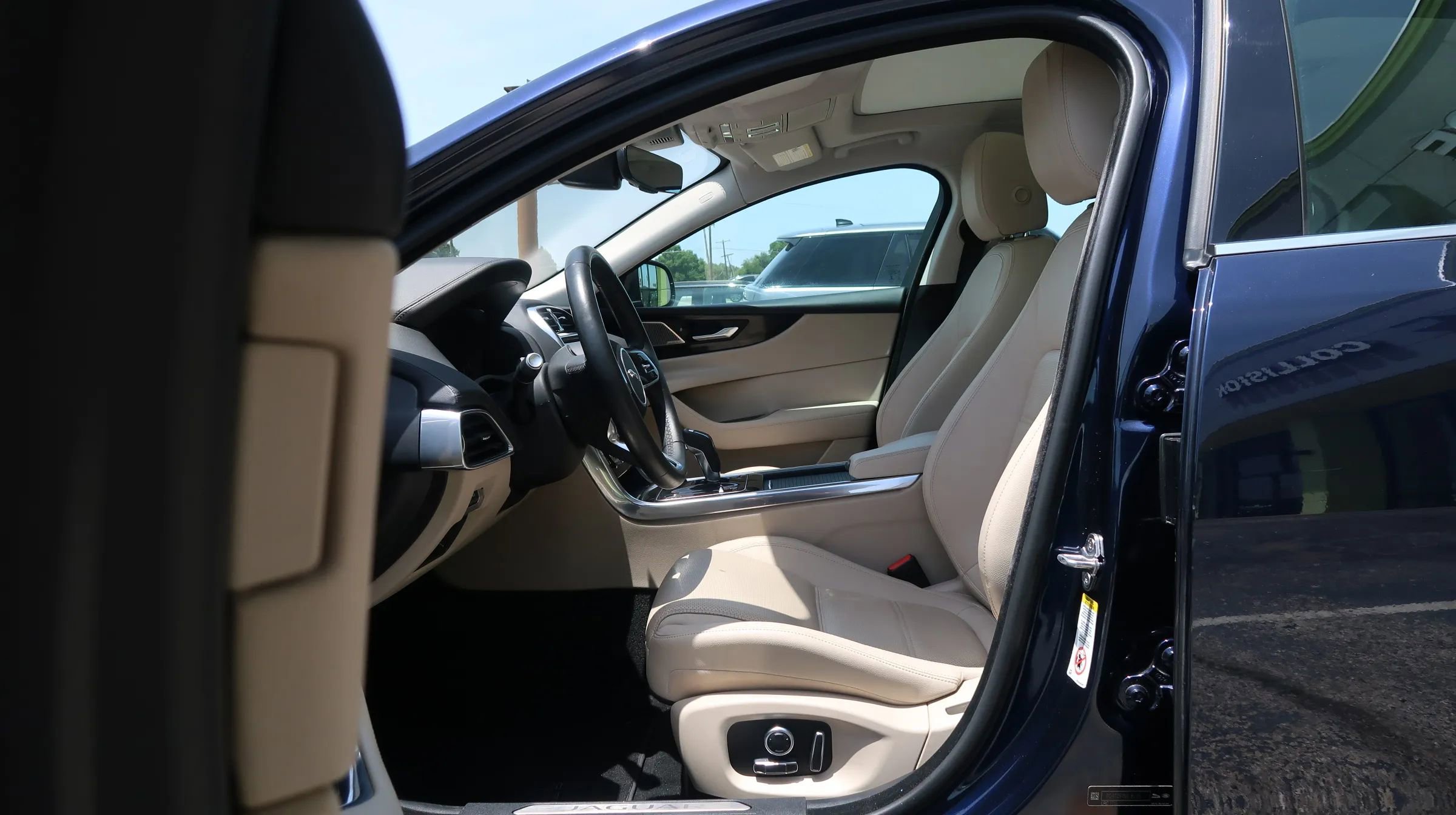 Used 2020 Jaguar XE S image 15