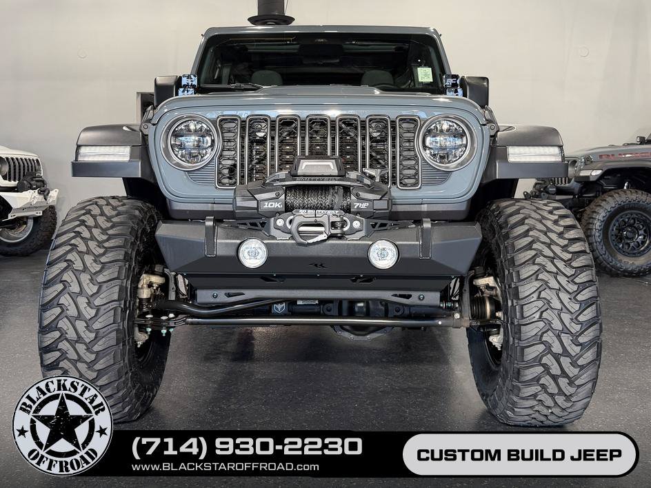 Used 2025 Jeep Wrangler Unlimited Rubicon w/ Convenience Group AWD/4WD image 3