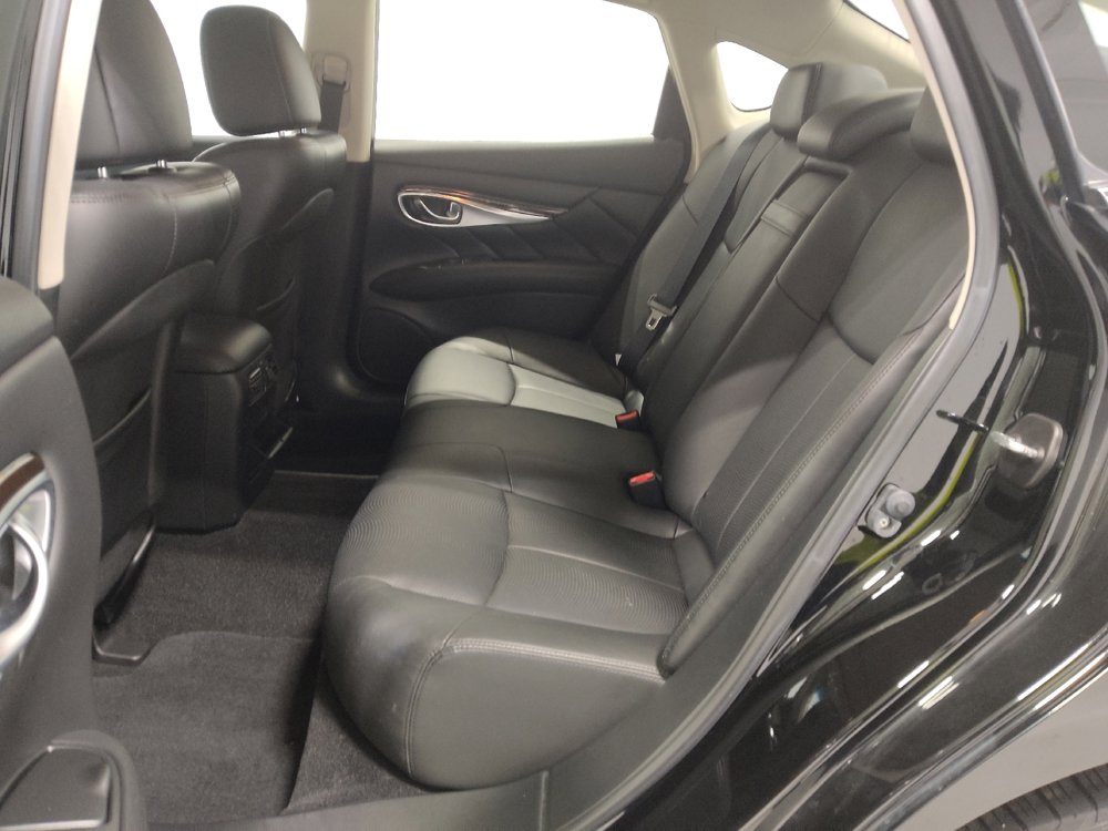 Used 2017 INFINITI Q70 3.7 image 18