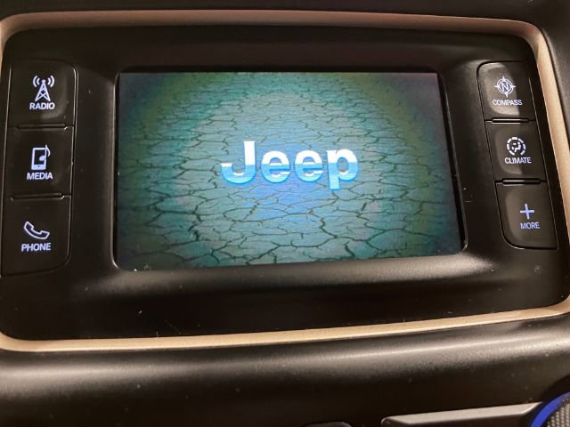 Used 2017 Jeep Grand Cherokee Laredo image 40