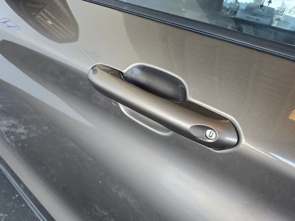 Used 2021 Ford Explorer XLT image 28