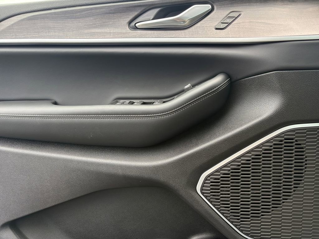 New 2026 Jeep Grand Cherokee L Limited RWD image 12