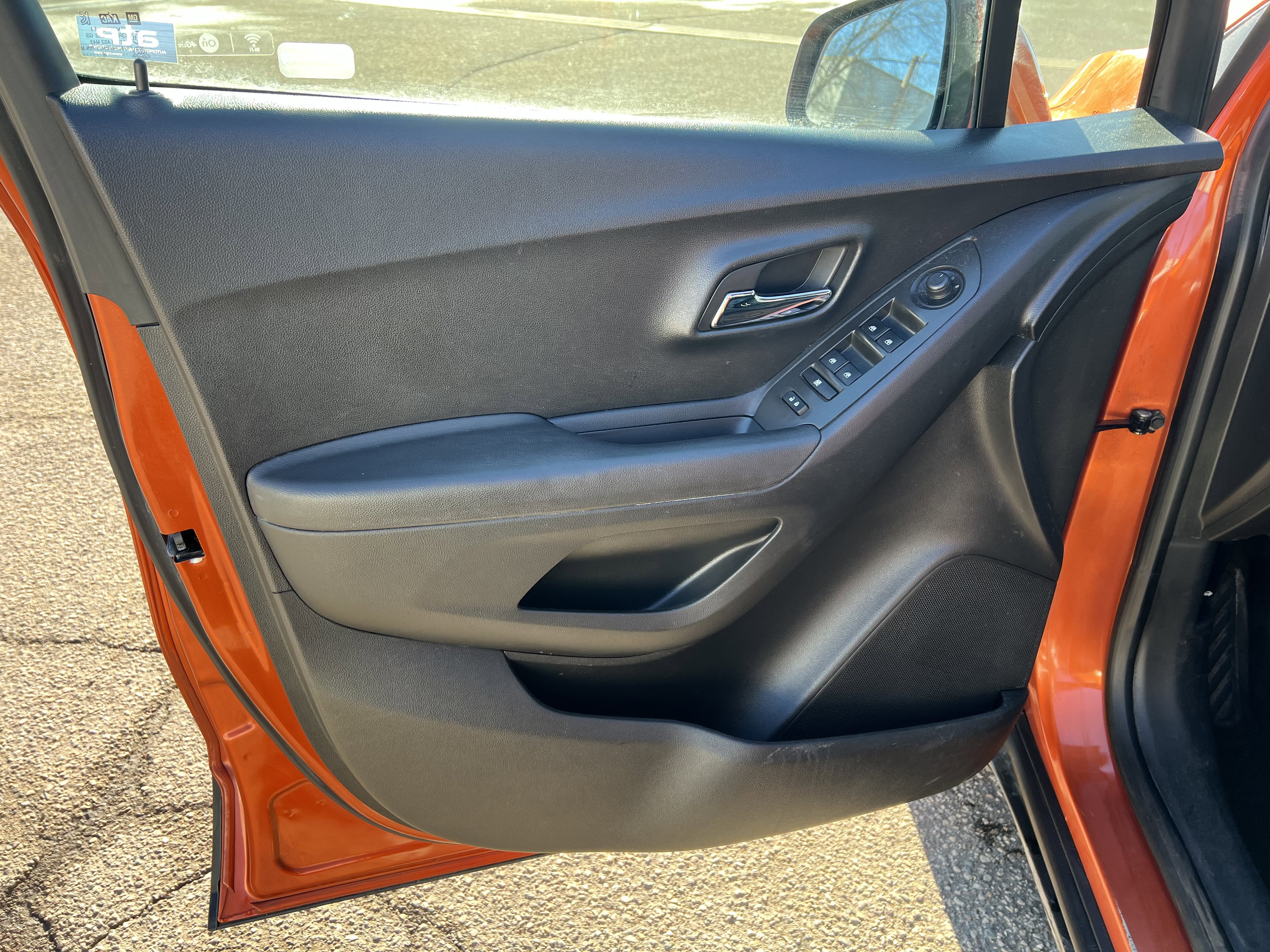 Used 2016 Chevrolet Trax LT w/ LT Convenience Package image 15