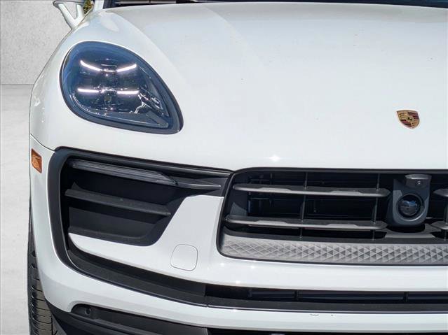 Certified 2025 Porsche Macan image 19