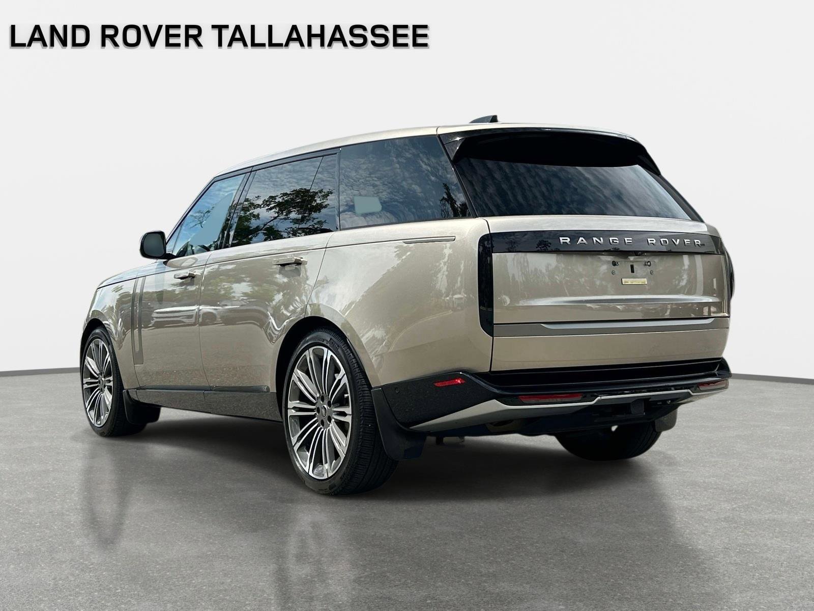 Used 2025 Land Rover Range Rover Long Wheelbase SE AWD/4WD image 7