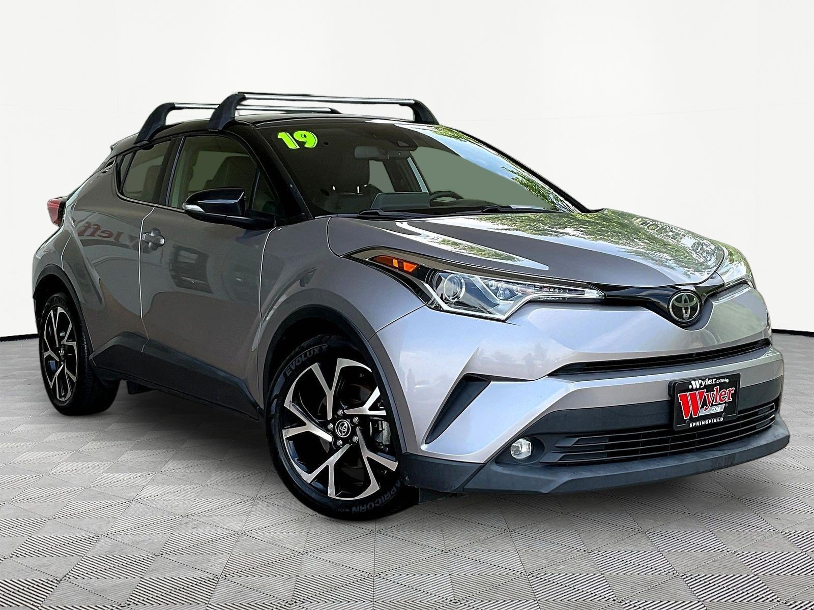 Used 2019 Toyota C-HR Limited FWD image 3