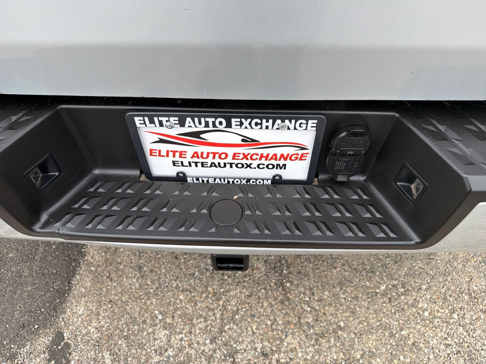 Used 2017 Nissan Titan SL AWD/4WD image 32