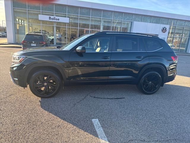 Certified 2022 Volkswagen Atlas SE w/ Black Wheel Package image 5