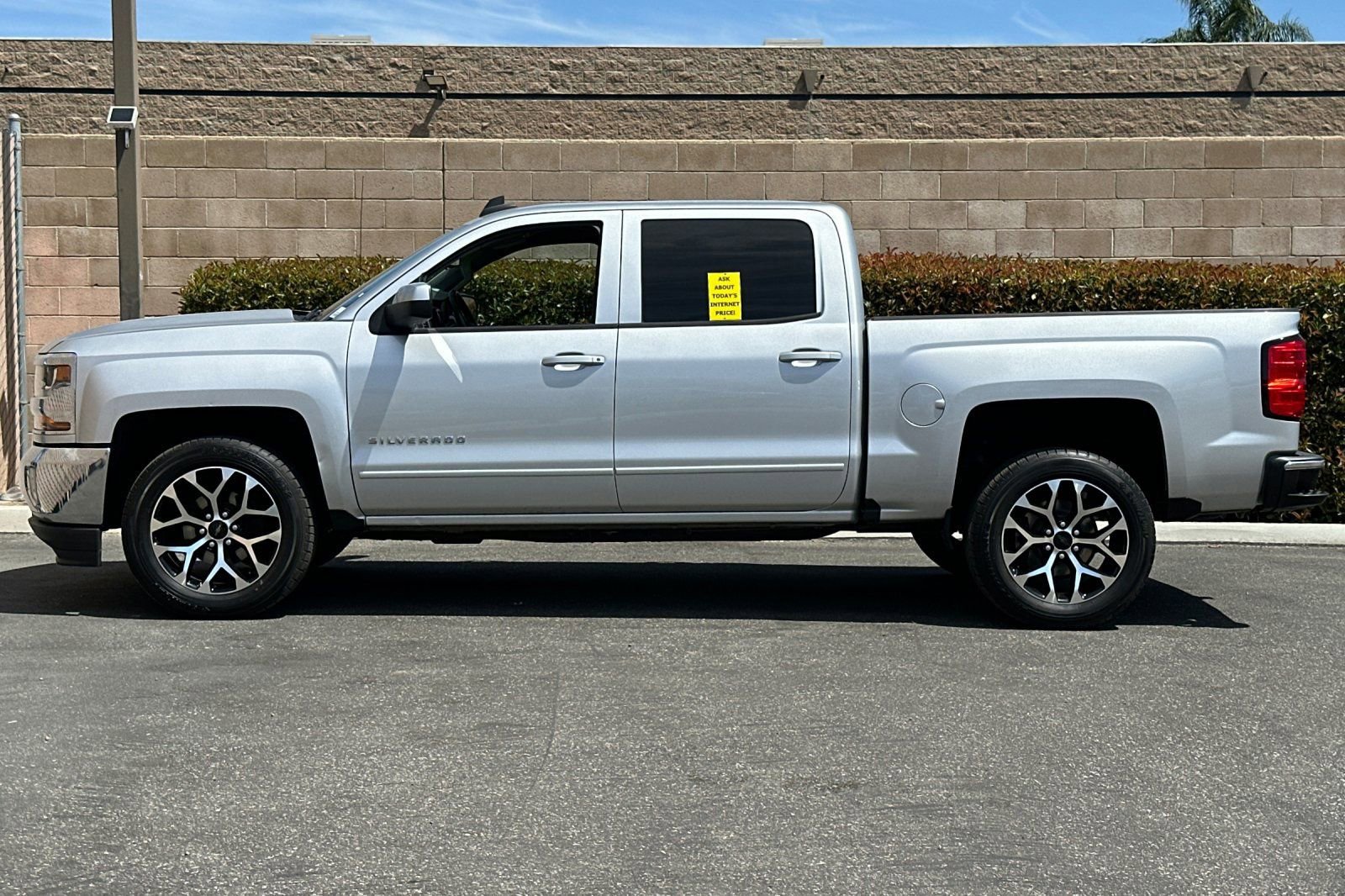 Used 2018 Chevrolet Silverado 1500 LT w/ All Star Edition RWD image 7