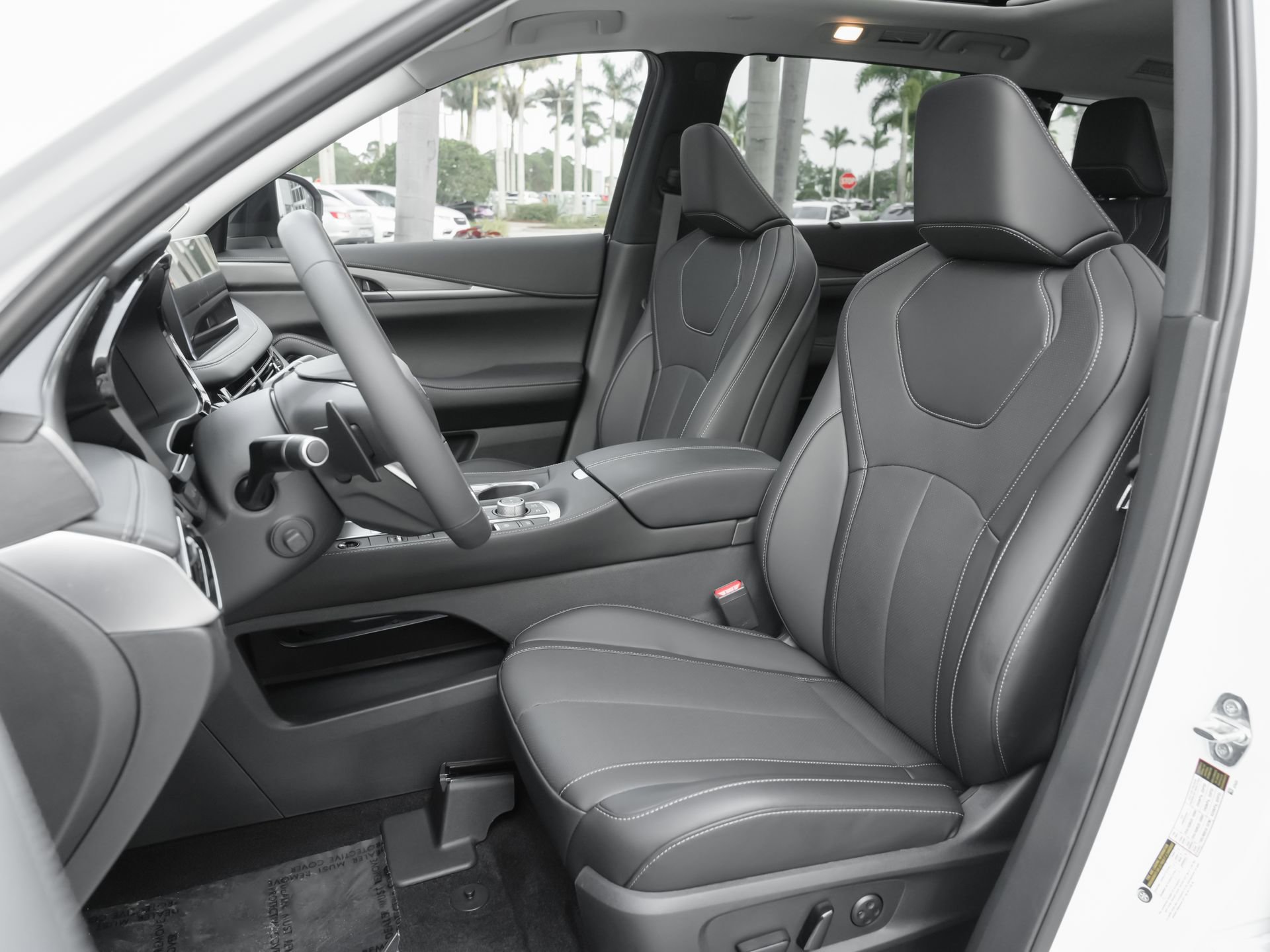 Certified 2026 INFINITI QX60 Luxe w/ Cargo Package FWD image 8
