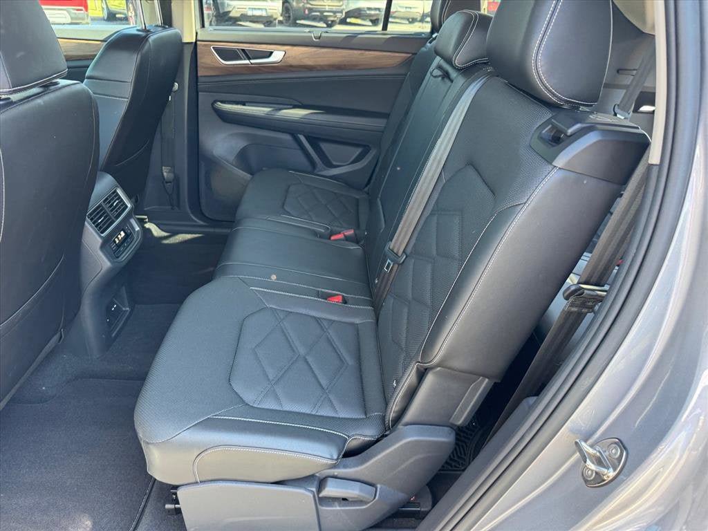 Used 2024 Volkswagen Atlas SE AWD/4WD image 13