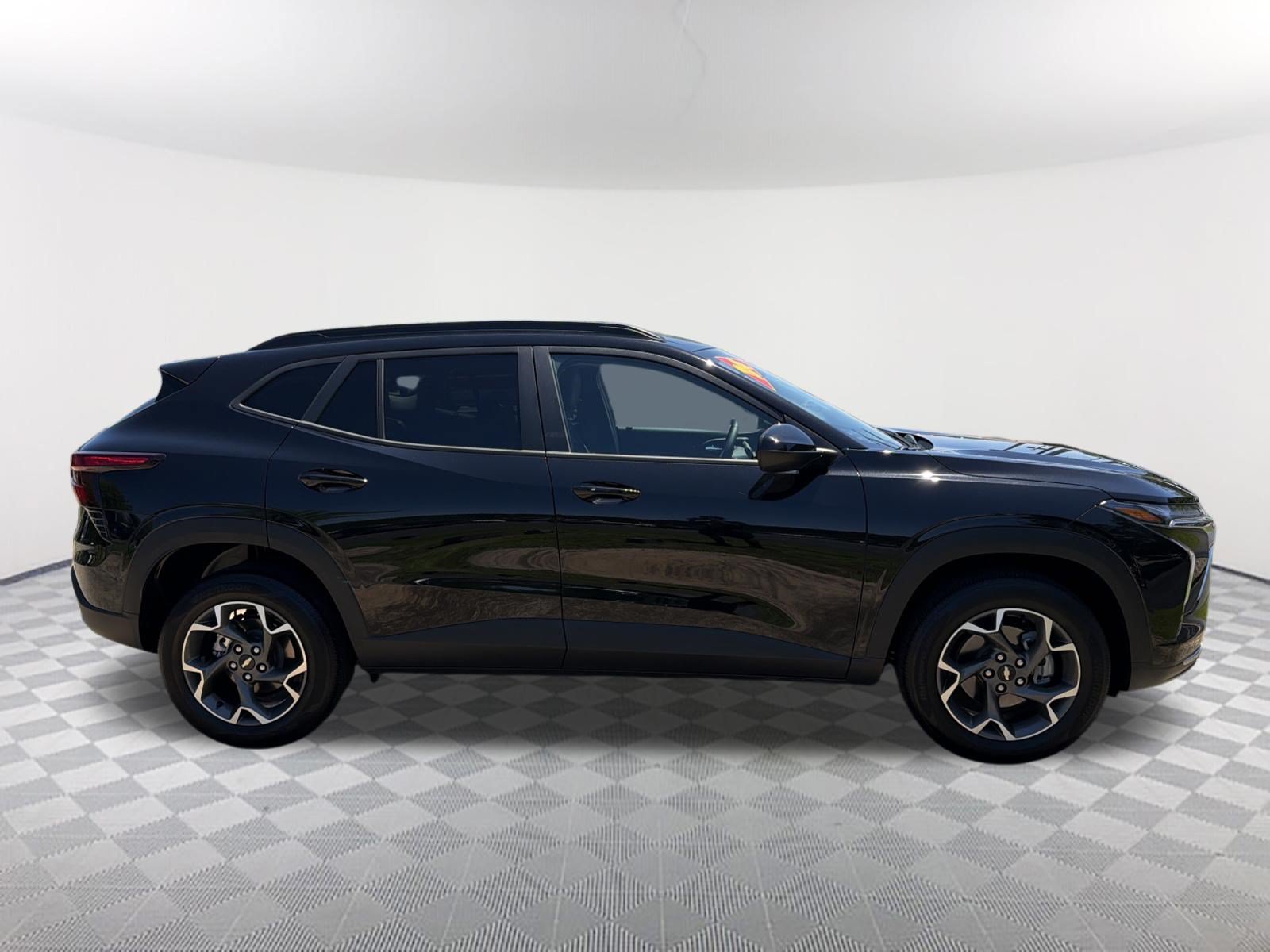 Used 2024 Chevrolet Trax LT FWD image 4