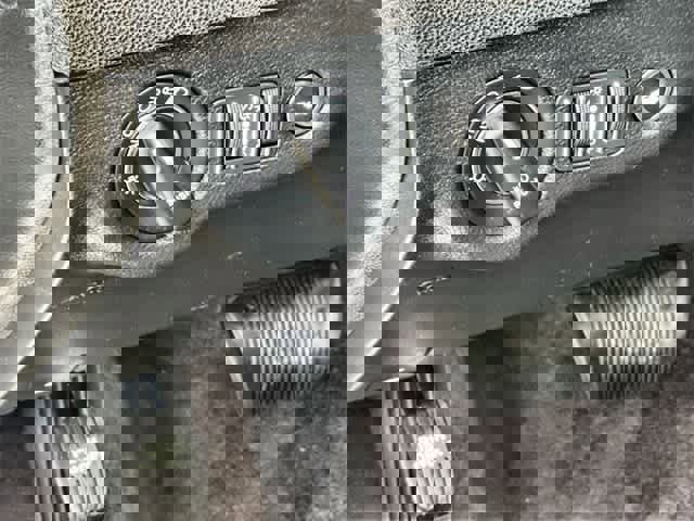 Used 2018 Chrysler 300 S image 29