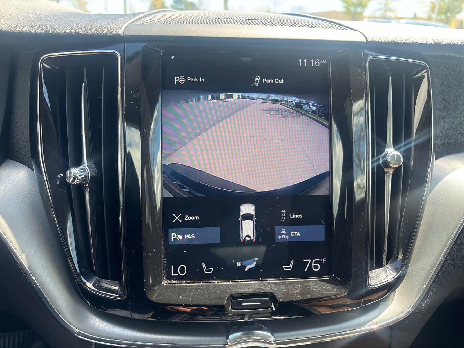 Used 2019 Volvo XC60 T6 Momentum w/ Multimedia Package AWD/4WD image 21