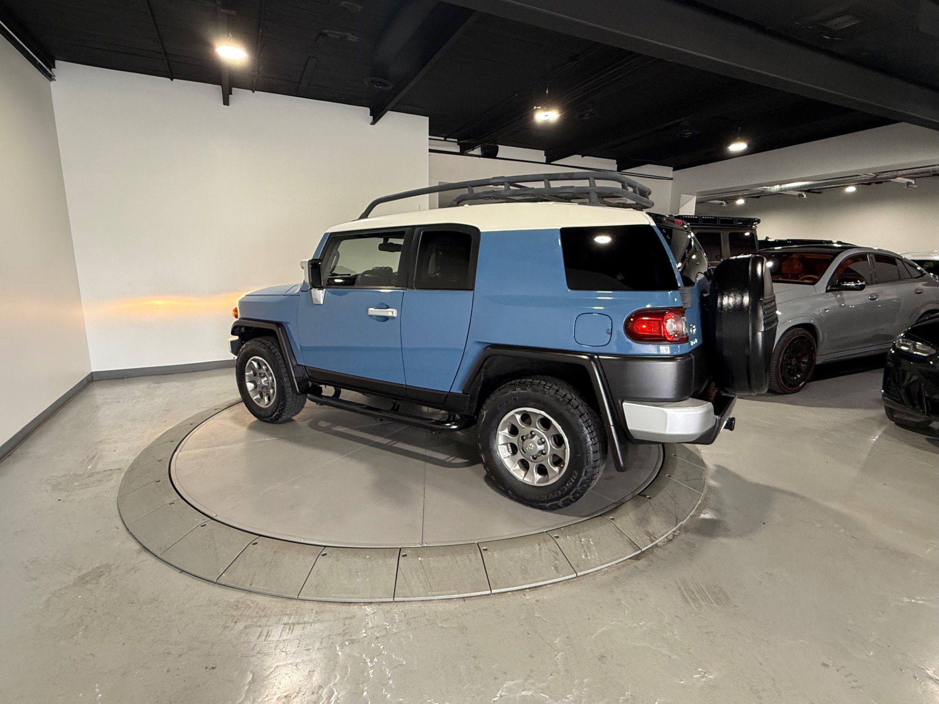 Used 2013 Toyota FJ Cruiser 4WD w/ Convenience Pkg image 16