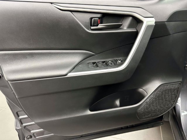 Used 2023 Toyota RAV4 LE AWD/4WD image 16