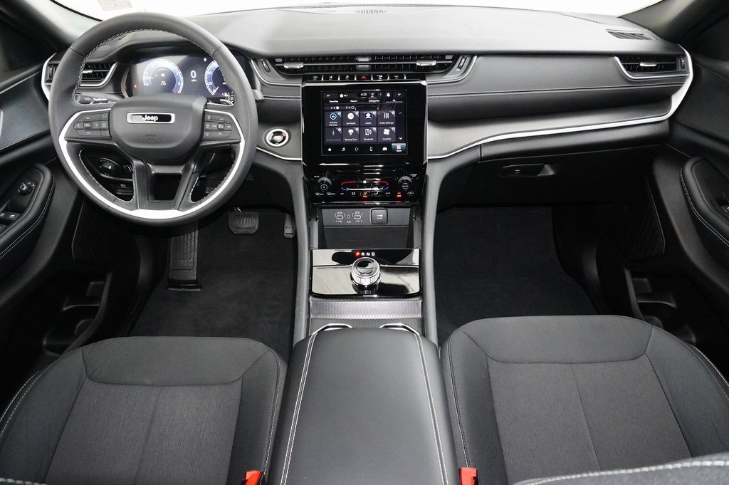 Used 2024 Jeep Grand Cherokee Laredo X w/ Trailer Tow Package image 23