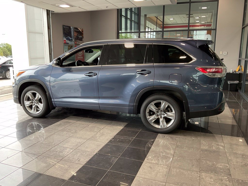 Used 2016 Toyota Highlander Limited w/ Driver Technology Package AWD/4WD image 4