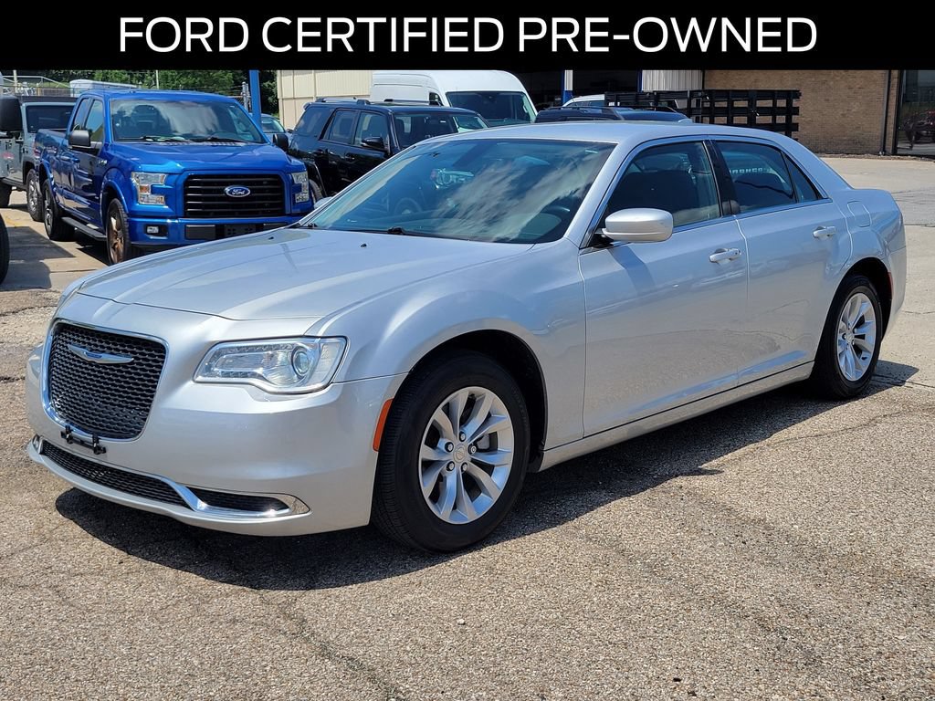 Used 2021 Chrysler 300 Touring RWD image 2