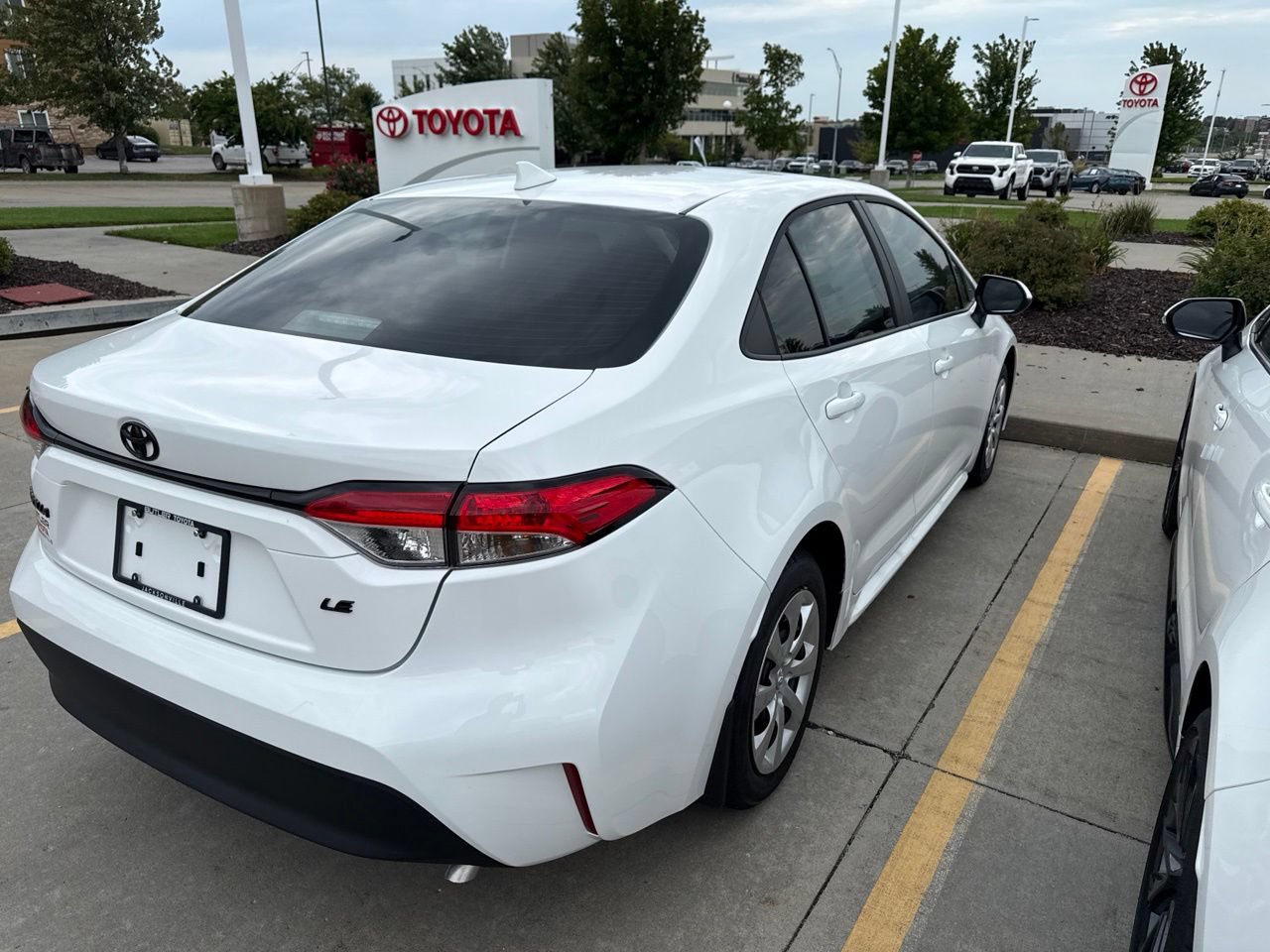 Used 2026 Toyota Corolla LE FWD image 6