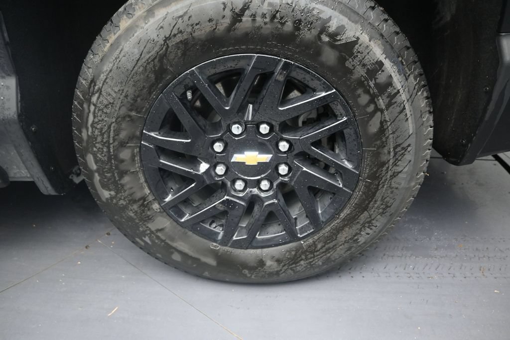 Used 2025 Chevrolet Silverado EV LT AWD/4WD image 10