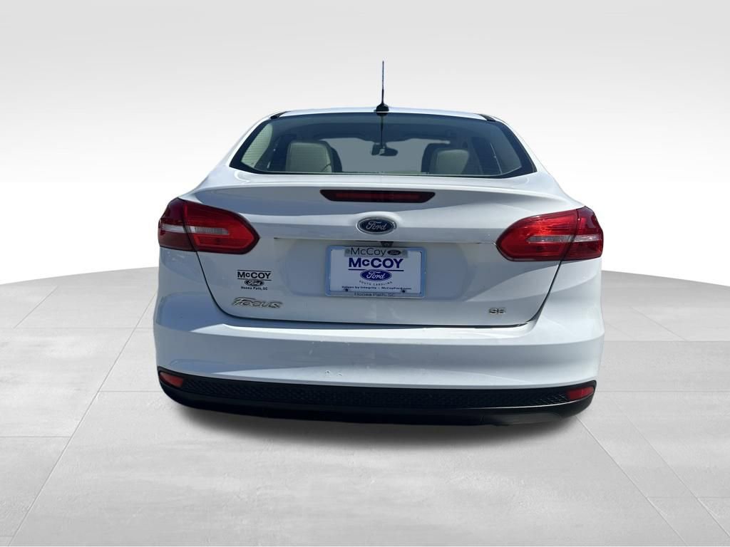 Used 2018 Ford Focus SE FWD image 4
