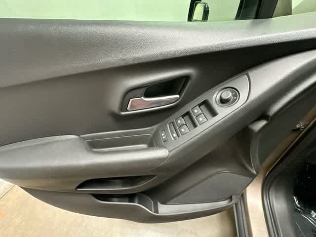 Used 2018 Chevrolet Trax LS FWD image 15