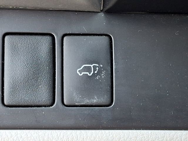 Used 2016 Toyota Highlander XLE w/ Four Season Floor Mat Package image 26