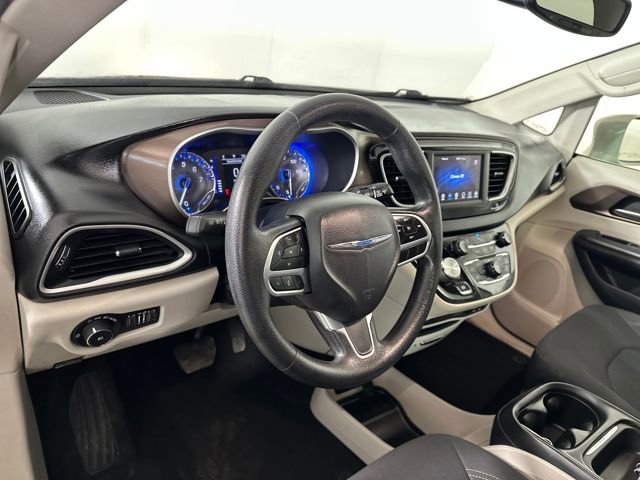Used 2019 Chrysler Pacifica Touring Plus w/ Tire & Wheel Group image 13