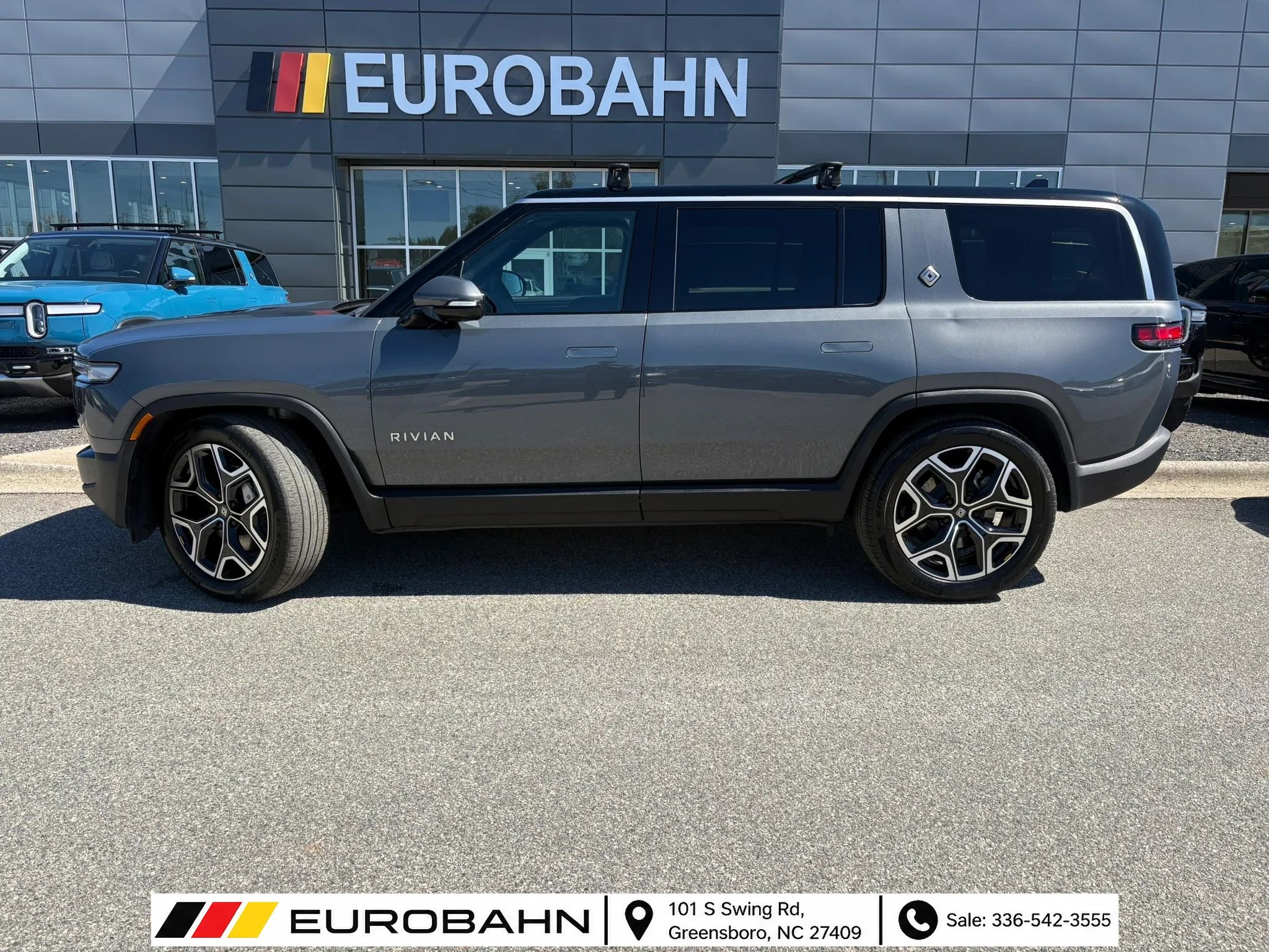 Used 2025 Rivian R1S Adventure Dual AWD/4WD image 2