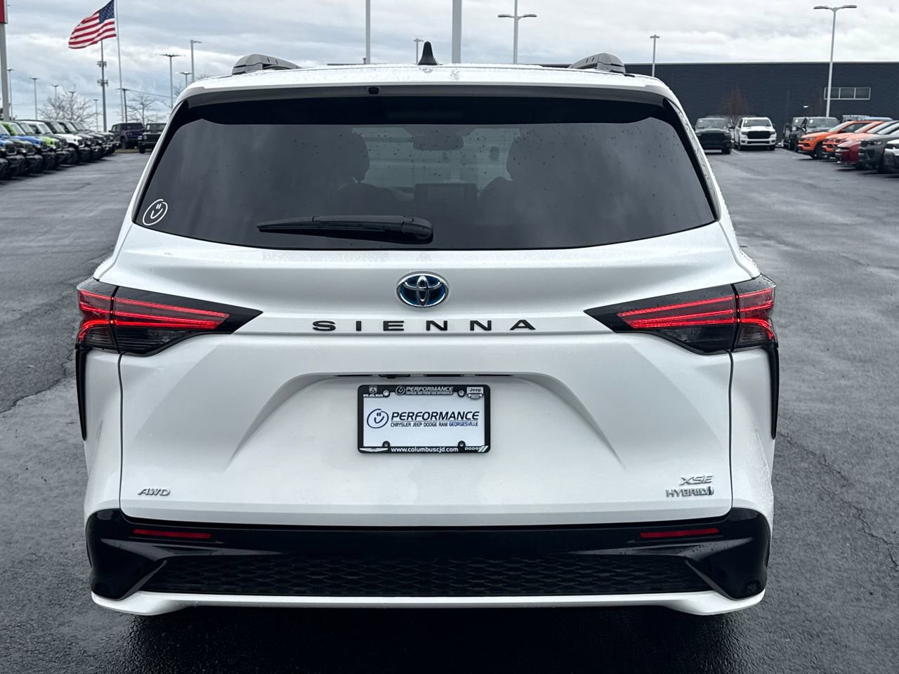 Used 2024 Toyota Sienna XSE image 4