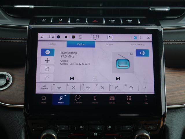 Used 2025 Jeep Grand Cherokee L Summit w/ Advanced Protech Group IV AWD/4WD image 23