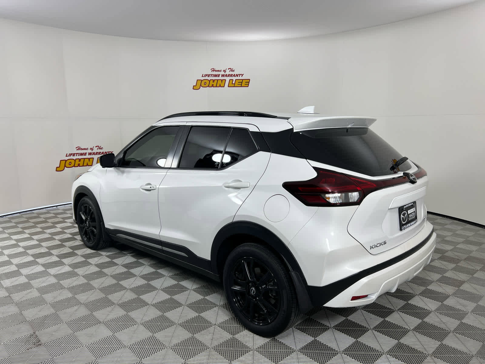 Used 2024 Nissan Kicks SR image 3