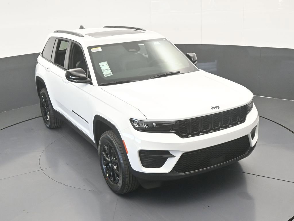 Used 2025 Jeep Grand Cherokee Altitude RWD image 46