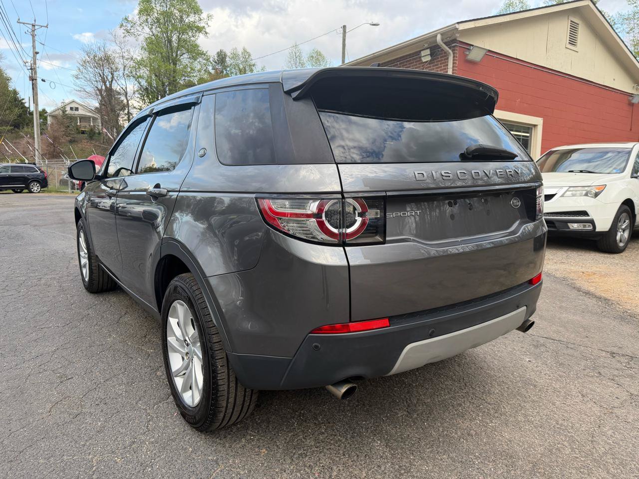 Used 2016 Land Rover Discovery Sport HSE AWD/4WD image 3