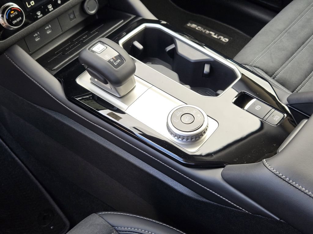 New 2026 Mitsubishi Outlander SE image 16