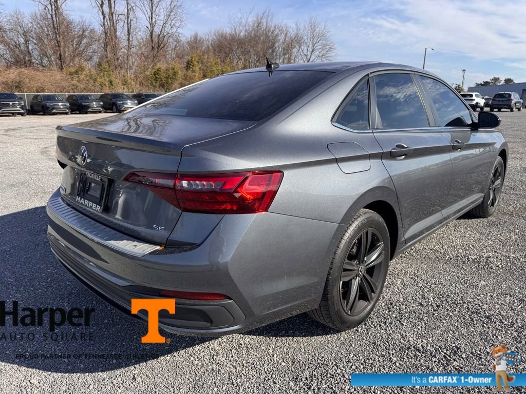 Used 2023 Volkswagen Jetta SE w/ Panoramic Sunroof Package image 5
